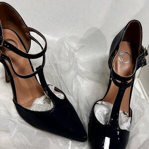 Journee Collection Glossy Blue navy Heels